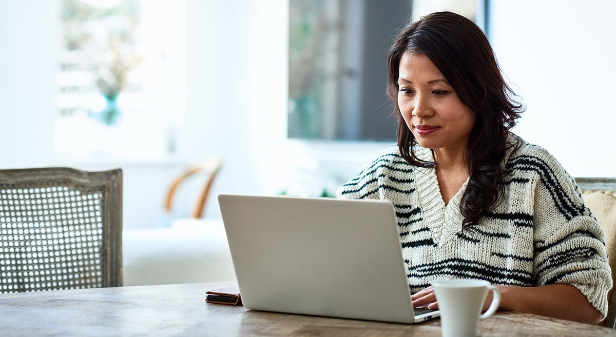 lady looking at the laptop