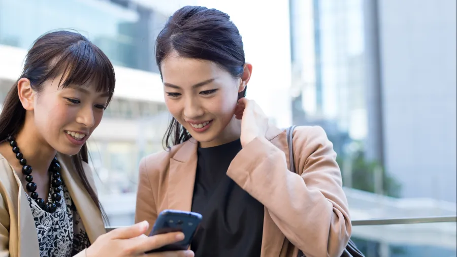 women looking at a phone
